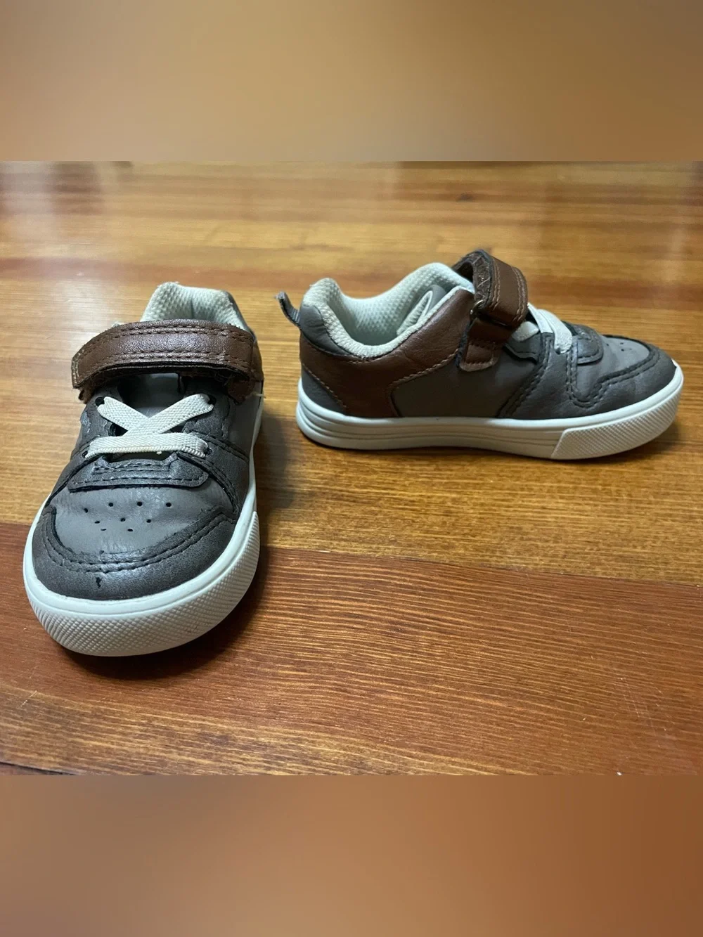OshKosh B'gosh Brown & Gray Kids Sneakers with Hook-and-Loop Strap Size 6